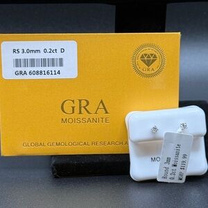 GRA Certified 0.2CT Moissanite Stud Earrings